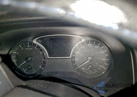 2020 Nissan Pathfinder z USA, uszkodzony, nr VIN 577875